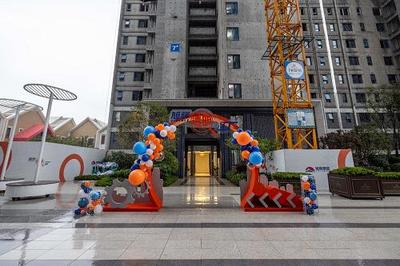 旭輝透明工廠升級(jí)，西安國(guó)宸府首批客戶參觀引領(lǐng)房地產(chǎn)行業(yè)新風(fēng)尚